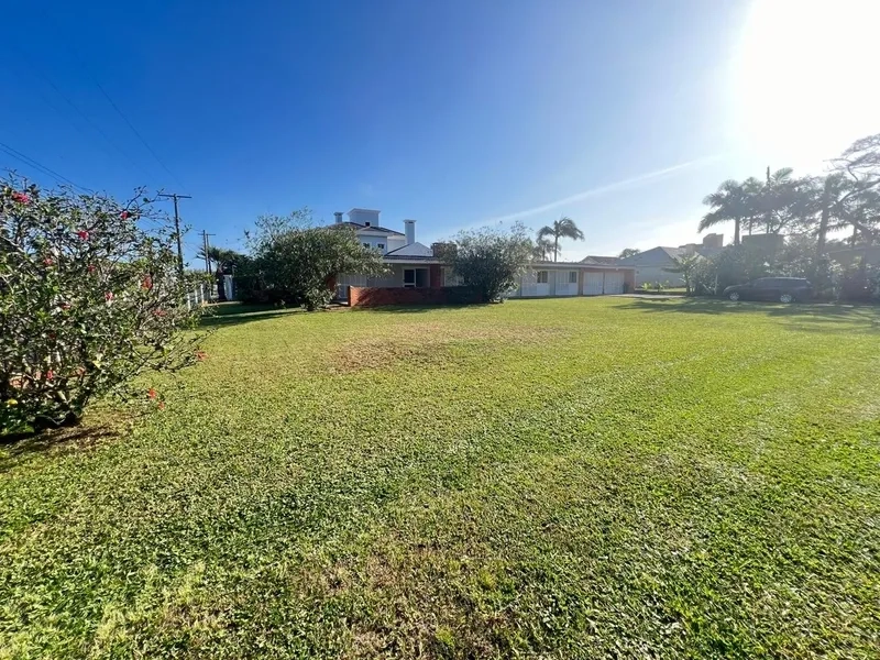 ATLÂNTIDA - CASA DE ESQUINA COM TERRENO DIFERENCIADO: 22ª foto da galeria de imagens do imóvel