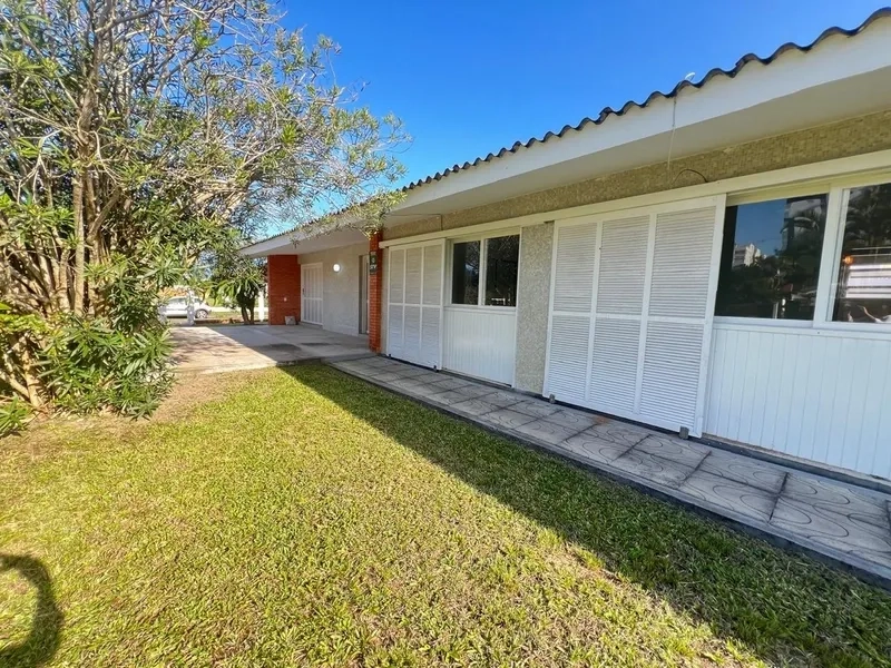 ATLÂNTIDA - CASA DE ESQUINA COM TERRENO DIFERENCIADO: 1ª foto da galeria de imagens do imóvel