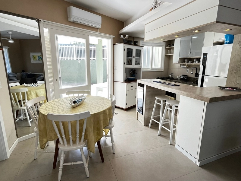 XANGRI-LÁ - APARTAMENTO DUPLEX, 2 SUÍTES, A 50 M DA PRAIA: 7ª foto da galeria de imagens do imóvel