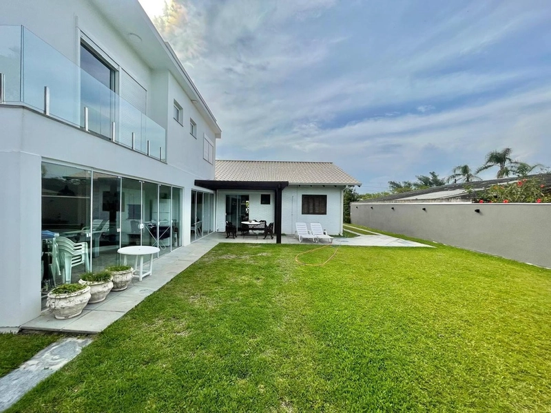 CASA COM PISCINA EM ATLÂNTIDA COM 5 DORMITÓRIOS: 5ª foto da galeria de imagens do imóvel