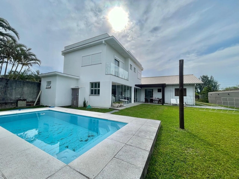 CASA COM PISCINA EM ATLÂNTIDA COM 5 DORMITÓRIOS: 7ª foto da galeria de imagens do imóvel