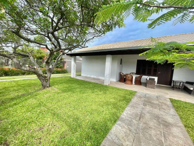 CASA COM PISCINA EM ATLÂNTIDA COM 5 DORMITÓRIOS: 3ª foto da galeria de imagens do imóvel