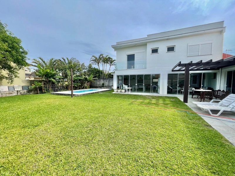 CASA COM PISCINA EM ATLÂNTIDA COM 5 DORMITÓRIOS: 10ª foto da galeria de imagens do imóvel