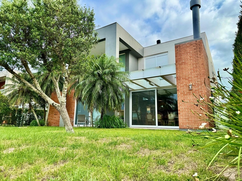 XANGRI-LÁ - CONDOMÍNIO ENSEADA LAGOS - CASA BEIRA-LAGO, 4 SUÍTES: 3ª foto da galeria de imagens do imóvel