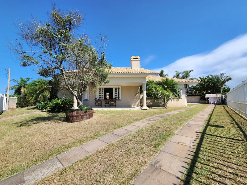 XANGRI-LÁ - CASA TÉRREA DE ESQUINA 4 DORMITÓRIOS, 1 SUÍTE, COM PISCINA: 3ª foto da galeria de imagens do imóvel