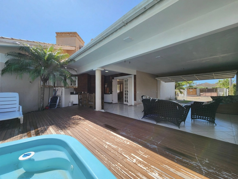 XANGRI-LÁ - CASA TÉRREA DE ESQUINA 4 DORMITÓRIOS, 1 SUÍTE, COM PISCINA