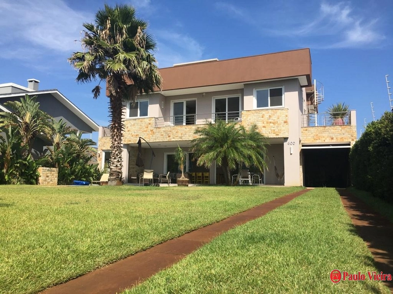 ATLÂNTIDA - SOBRADO COM LINDA VISTA PARA O MAR