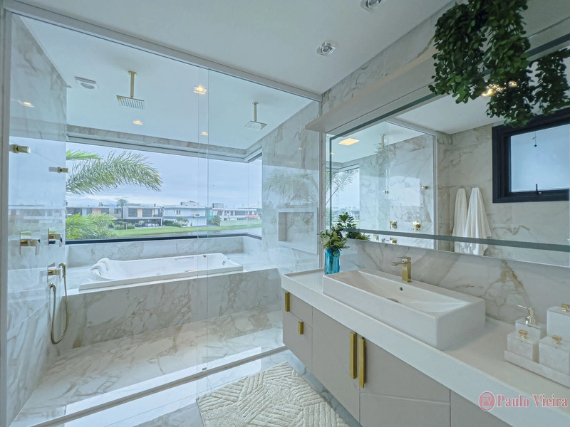 ENSEADA - EXCELENTE SOBRADO COM 5 SUÍTES: 2ª foto da galeria de imagens do imóvel