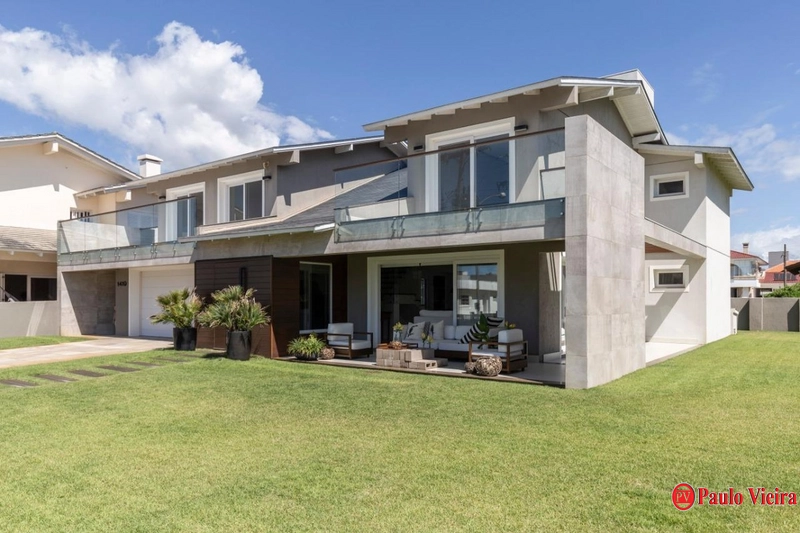 ATLÂNTIDA - EXUBERANTE SOBRADO COM 5 SUÍTES: 2ª foto da galeria de imagens do imóvel