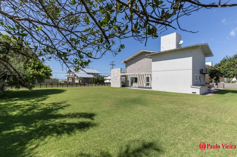 ATLÂNTIDA - EXUBERANTE SOBRADO COM 5 SUÍTES: 3ª foto da galeria de imagens do imóvel