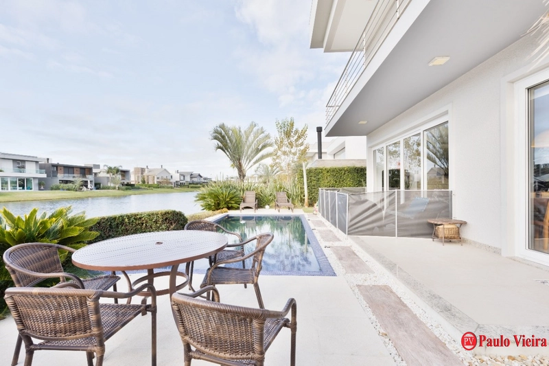 XANGRI-LÁ - CASA  BEIRA-LAGO, 4 SUÍTES, COM PISCINA AQUECIDA: 31ª foto da galeria de imagens do imóvel