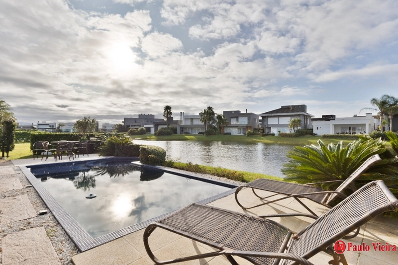 XANGRI-LÁ - CASA  BEIRA-LAGO, 4 SUÍTES, COM PISCINA AQUECIDA: 34ª foto da galeria de imagens do imóvel