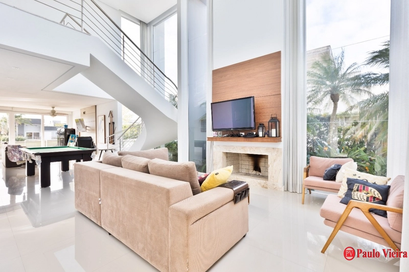 XANGRI-LÁ - CASA  BEIRA-LAGO, 4 SUÍTES, COM PISCINA AQUECIDA: 3ª foto da galeria de imagens do imóvel