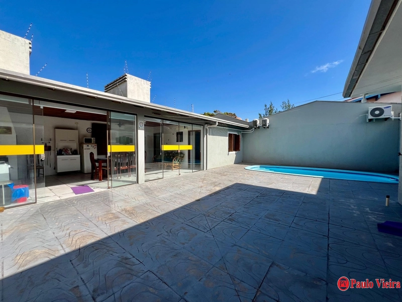 XANGRI-LÁ - CASA TÉRREA 4 DORMITÓRIOS, COM PISCINA - PERTO DO MAR: 5ª foto da galeria de imagens do imóvel