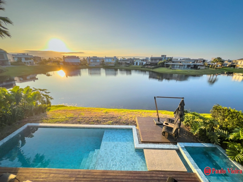 XANGRI-LÁ- CASA BEIRA-LAGO 4 SUÍTES COM PISCINA: 30ª foto da galeria de imagens do imóvel