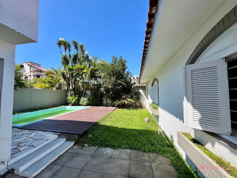 XANGRI-LÁ - CENTRO CASA 4 DORMITÓRIOS, COM PISCINA: 3ª foto da galeria de imagens do imóvel