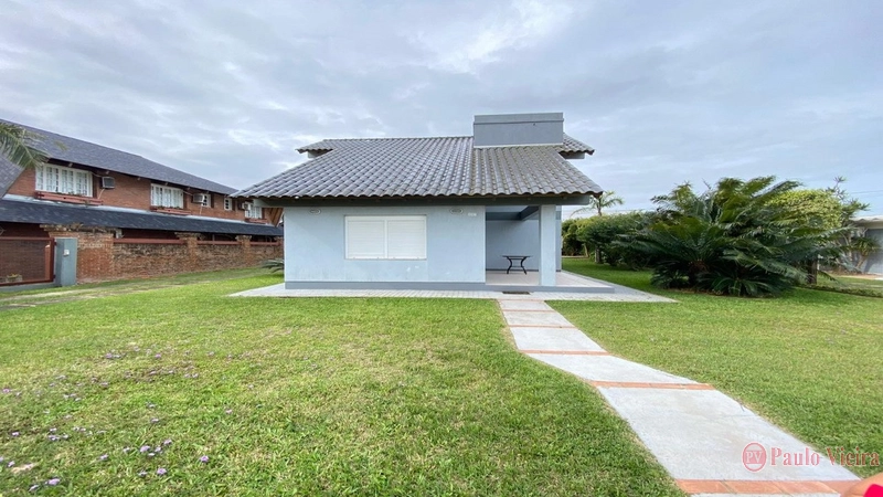 ATLÂNTIDA - EXCELENTE SOBRADO LOCALIZADO A APENAS ALGUNS METROS DO MAR: 3ª foto da galeria de imagens do imóvel