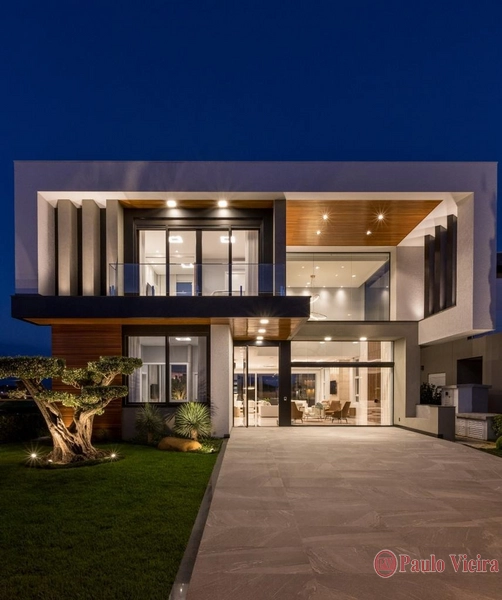 SENSE -  SOBRADO COM  5  SUÍTES