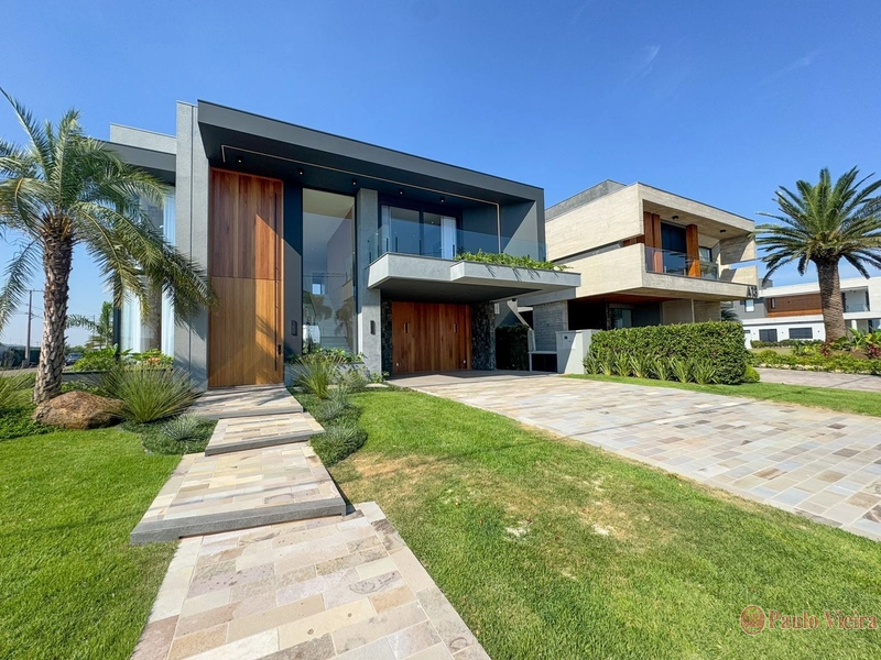 SENSE -  SOBRADO COM  5  SUÍTES