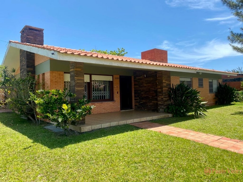 Casa de esquina com 4 dormitórios perto do mar: 3ª foto da galeria de imagens do imóvel