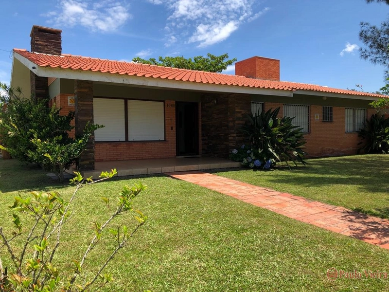 Casa de esquina com 4 dormitórios perto do mar: 2ª foto da galeria de imagens do imóvel