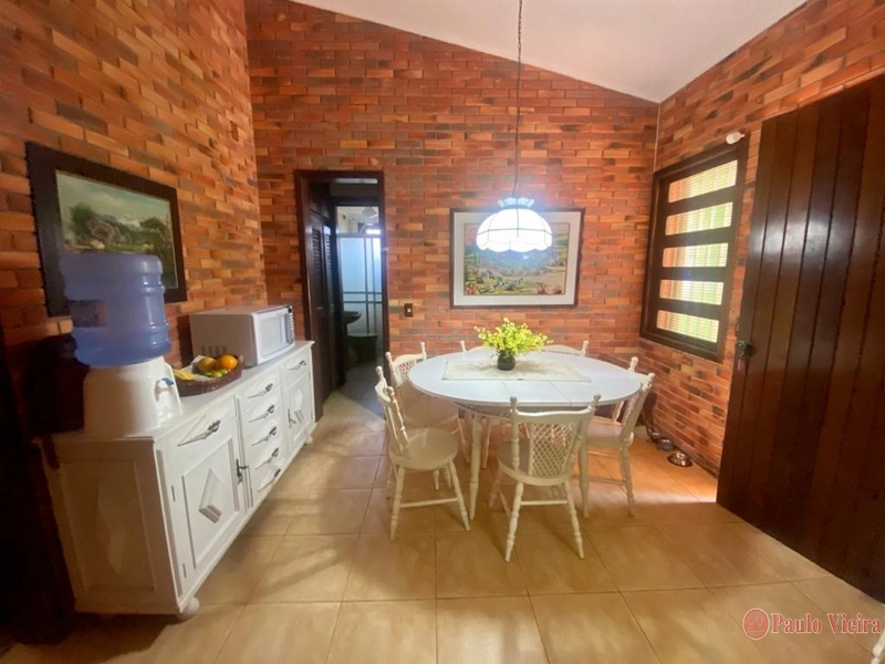 Casa de esquina com 4 dormitórios perto do mar: 15ª foto da galeria de imagens do imóvel