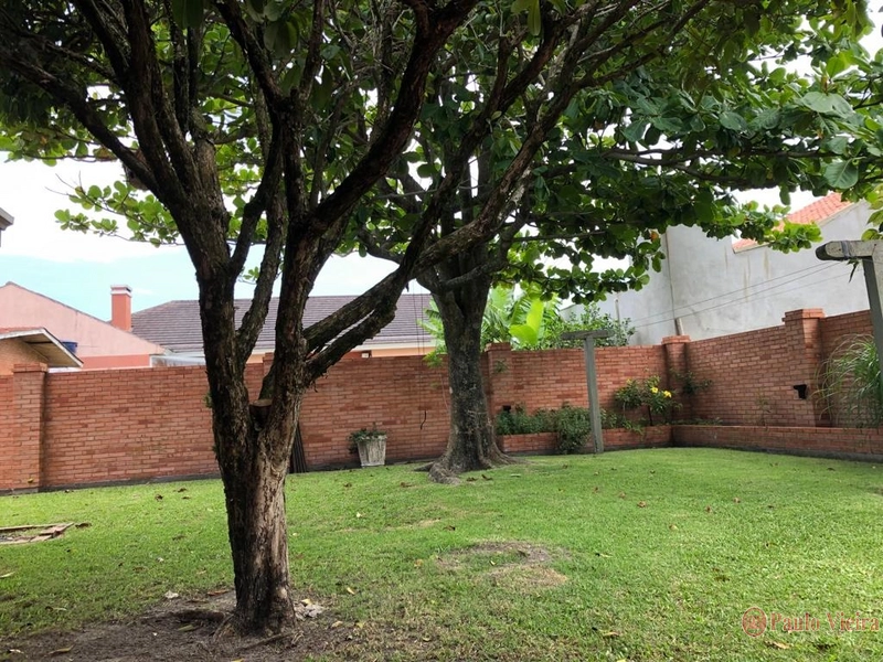 Casa de esquina com 4 dormitórios perto do mar: 6ª foto da galeria de imagens do imóvel