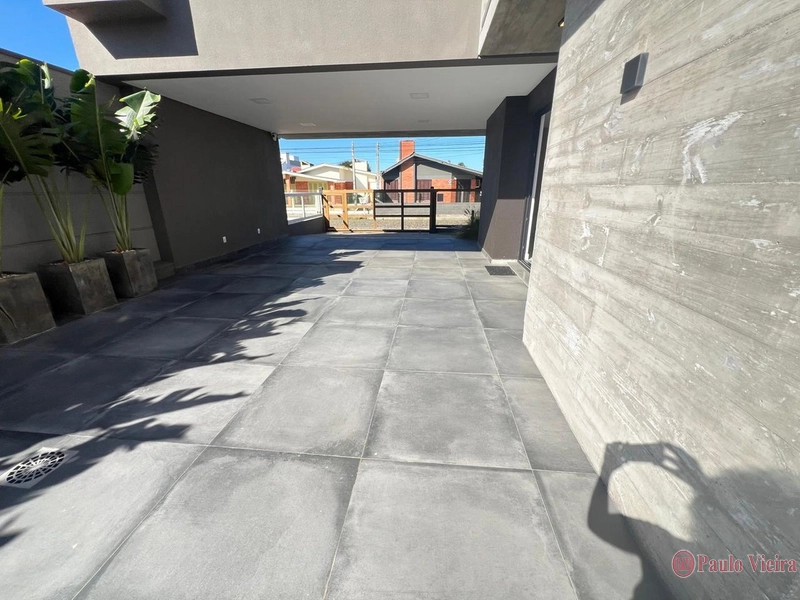 XANGRI-Á -  EXCELENTE  SOBRADO COM 5 DORMITÓRIOS E PISCINA: 11ª foto da galeria de imagens do imóvel