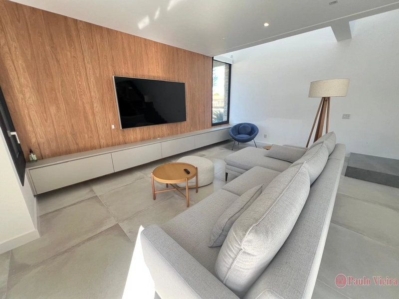 XANGRI-Á -  EXCELENTE  SOBRADO COM 5 DORMITÓRIOS E PISCINA: 12ª foto da galeria de imagens do imóvel