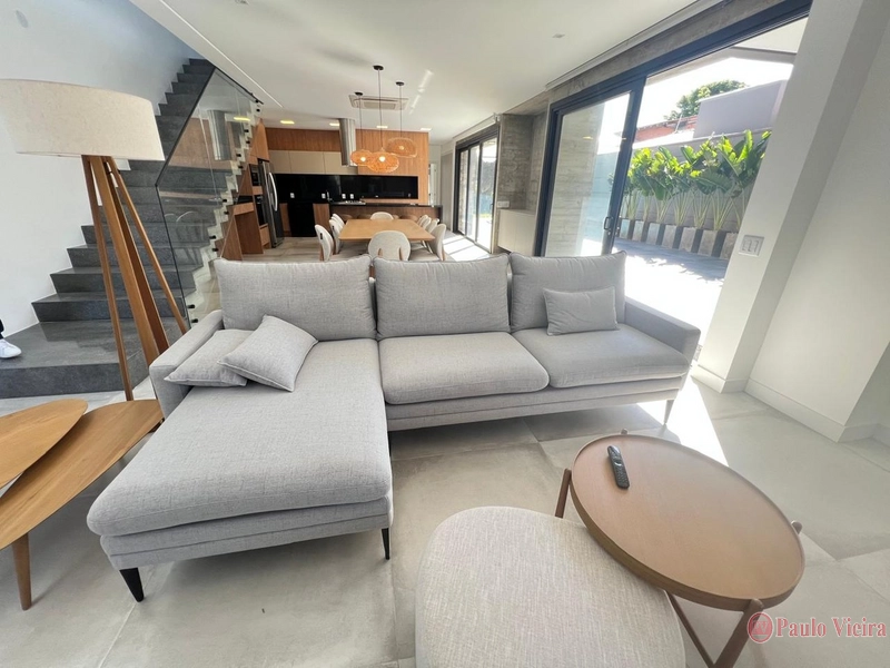 XANGRI-Á -  EXCELENTE  SOBRADO COM 5 DORMITÓRIOS E PISCINA: 17ª foto da galeria de imagens do imóvel