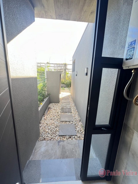 XANGRI-Á -  EXCELENTE  SOBRADO COM 5 DORMITÓRIOS E PISCINA: 32ª foto da galeria de imagens do imóvel