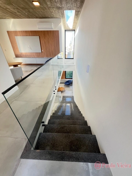 XANGRI-Á -  EXCELENTE  SOBRADO COM 5 DORMITÓRIOS E PISCINA: 52ª foto da galeria de imagens do imóvel