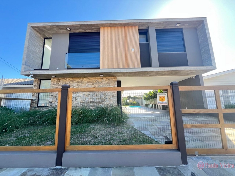 XANGRI-Á -  EXCELENTE  SOBRADO COM 5 DORMITÓRIOS E PISCINA