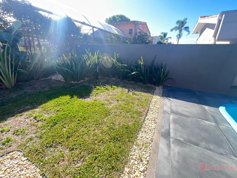 XANGRI-Á -  EXCELENTE  SOBRADO COM 5 DORMITÓRIOS E PISCINA: 10ª foto da galeria de imagens do imóvel