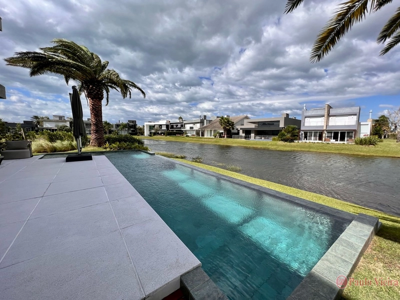 ENSEADA -  LUXUOSO SOBRADO EM LOCALIZAÇÃO PRIVILEGIADA: 5ª foto da galeria de imagens do imóvel