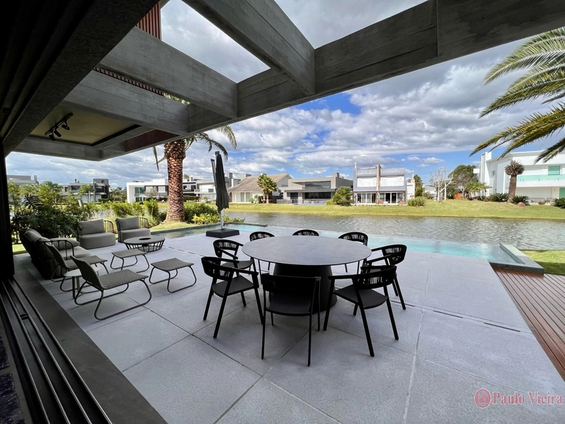 ENSEADA -  LUXUOSO SOBRADO EM LOCALIZAÇÃO PRIVILEGIADA: 2ª foto da galeria de imagens do imóvel