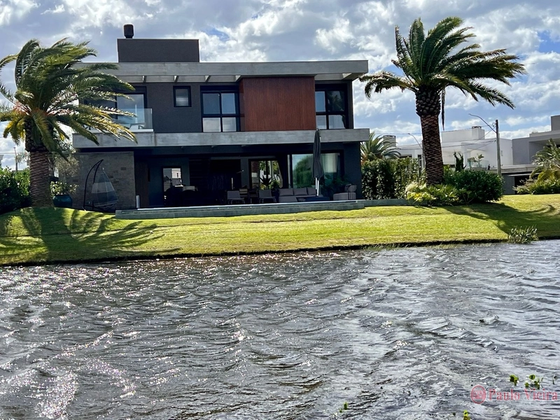 ENSEADA -  LUXUOSO SOBRADO EM LOCALIZAÇÃO PRIVILEGIADA: 42ª foto da galeria de imagens do imóvel