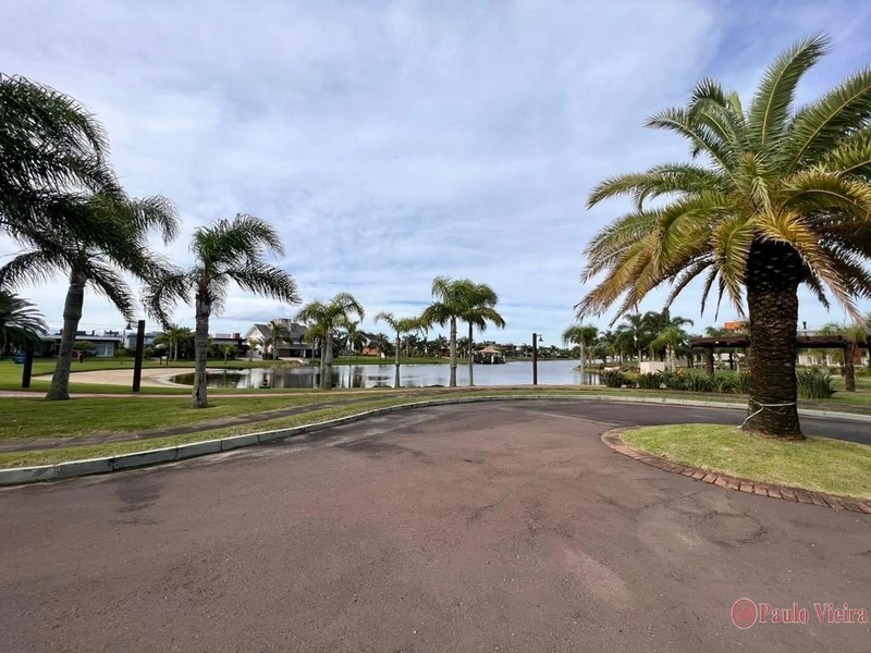 QUINTAS DO LAGO - EXUBERANTE SOBRADO COM 3 AMPLAS SUÍTES: 2ª foto da galeria de imagens do imóvel