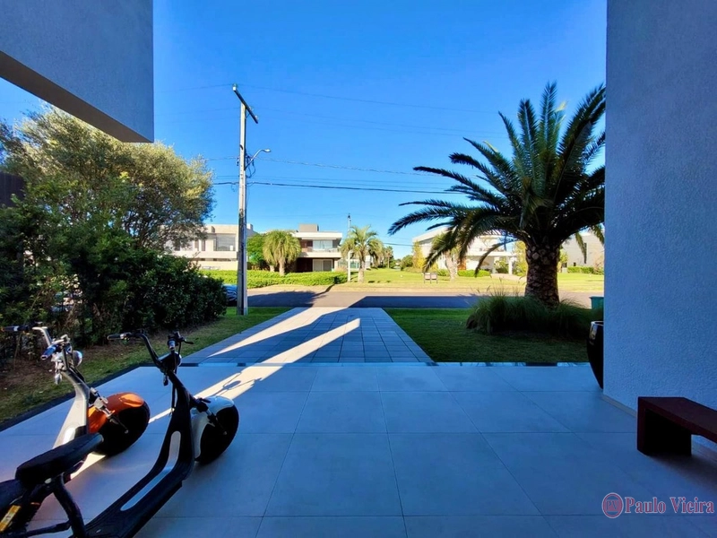 ENSEADA -  SOBRADO BEIRA LAGO, COM 5 SUÍTES: 27ª foto da galeria de imagens do imóvel