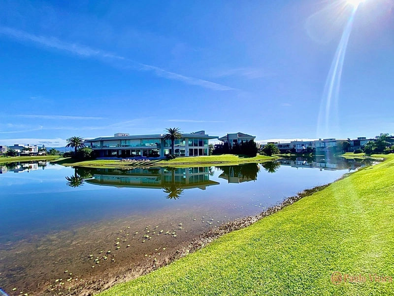 ENSEADA - MARAVILHOSO SOBRADO BEIRA LAGO: 22ª foto da galeria de imagens do imóvel