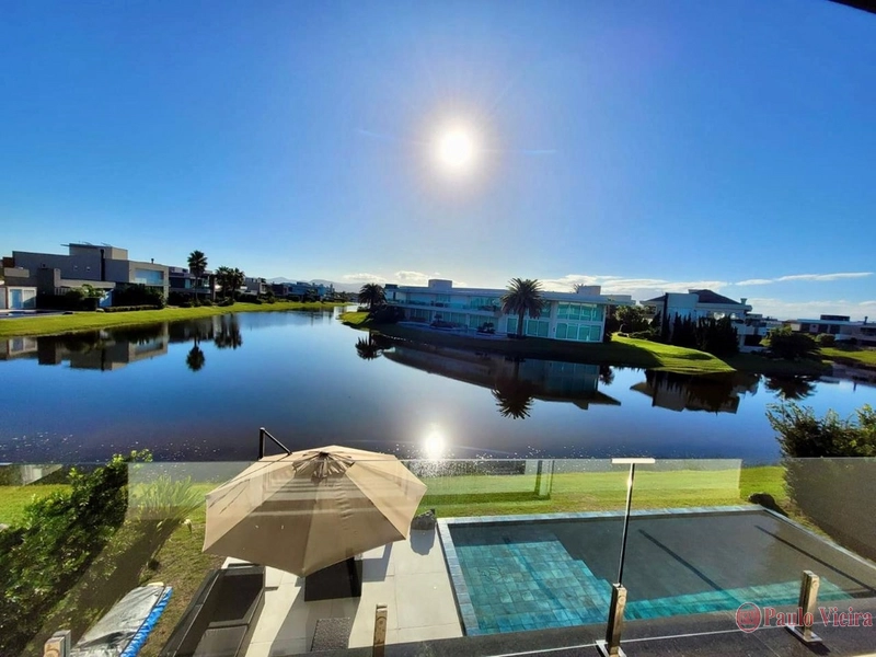 ENSEADA -  SOBRADO BEIRA LAGO, COM 5 SUÍTES: 14ª foto da galeria de imagens do imóvel