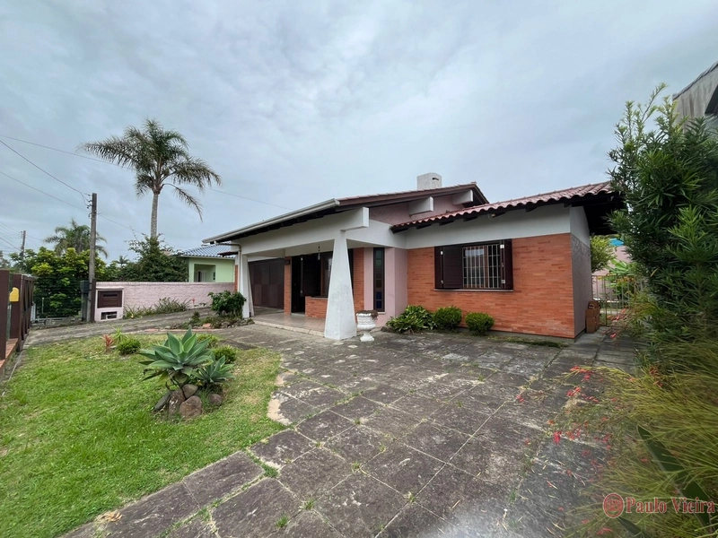 ATLÂNTIDA - CHARMOSA CASA TÉRREA