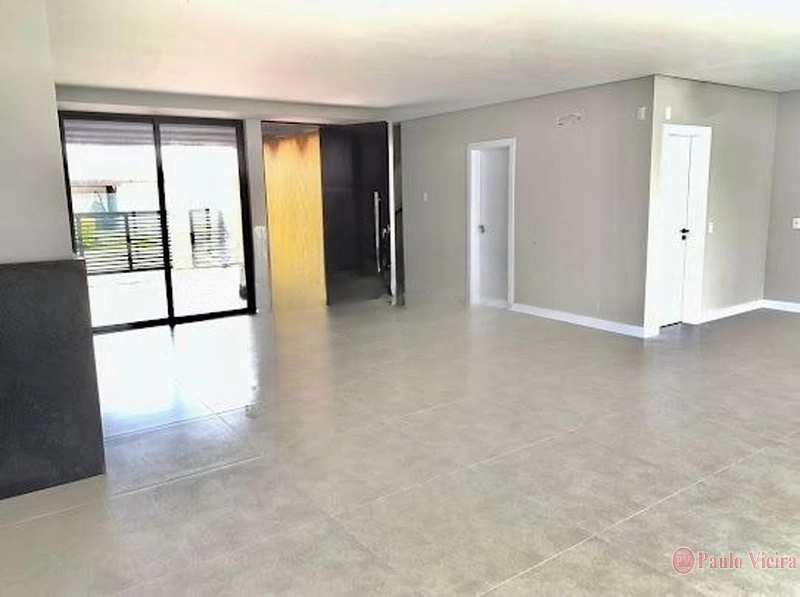 XANGRI-LÁ - SOBRADO COM FACHADA IMPONENTE: 4ª foto da galeria de imagens do imóvel