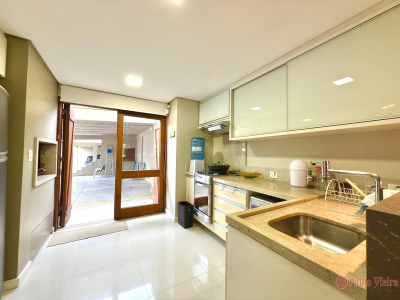 BEVERLY HILLS - ACONCHEGANTE APARTAMENTO A DUAS QUADRAS DO MAR: 10ª foto da galeria de imagens do imóvel