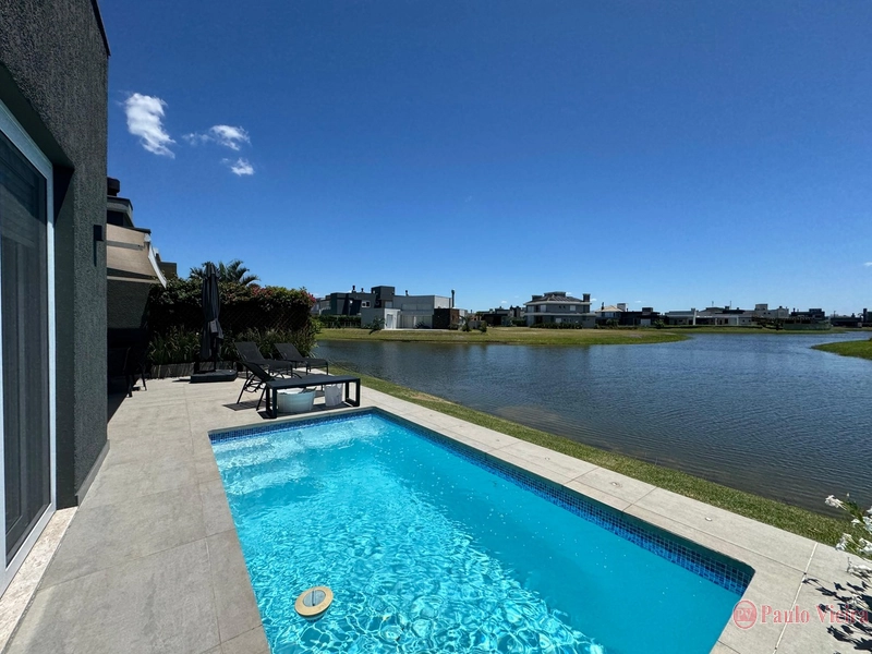 RIVIEIRA II - CHARMOSA CASA BEIRA LAGO