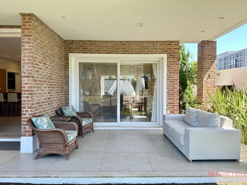 CARMEL - CHARMOSO SOBRADO FRENTE LESTE: 3ª foto da galeria de imagens do imóvel