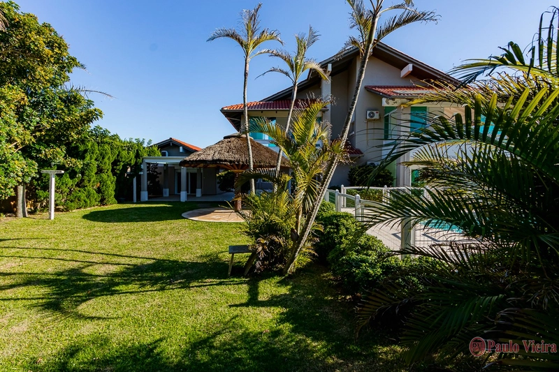 XANGRI-LÁ - CASA DESLUMBRANTE A UMA QUADRA DO MAR: 71ª foto da galeria de imagens do imóvel