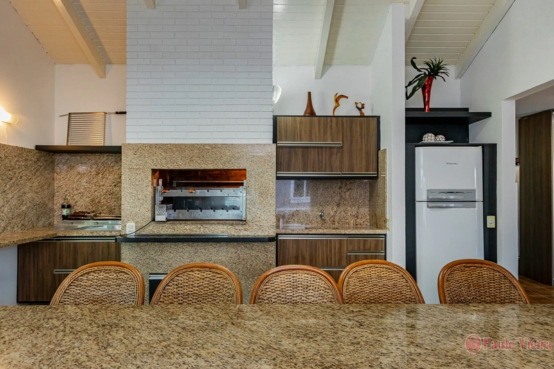 XANGRI-LÁ - CASA DESLUMBRANTE A UMA QUADRA DO MAR: 66ª foto da galeria de imagens do imóvel