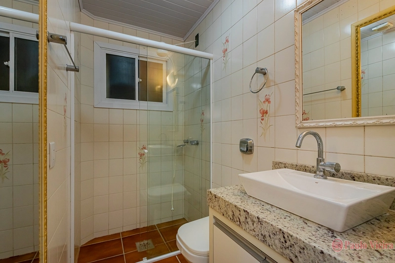 XANGRI-LÁ - CASA DESLUMBRANTE A UMA QUADRA DO MAR: 67ª foto da galeria de imagens do imóvel