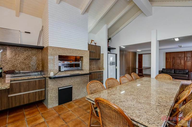 XANGRI-LÁ - CASA DESLUMBRANTE A UMA QUADRA DO MAR: 65ª foto da galeria de imagens do imóvel